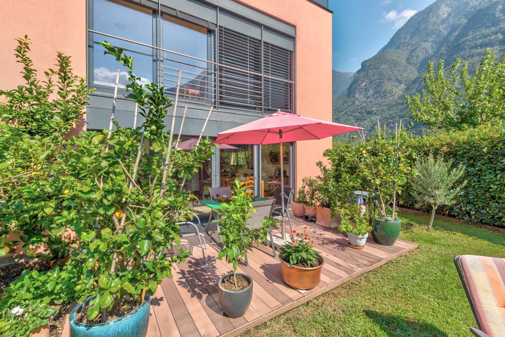 Apartamento Splendido Attico Per Chi Ama Escursioni Nella Natura Grono Exterior foto