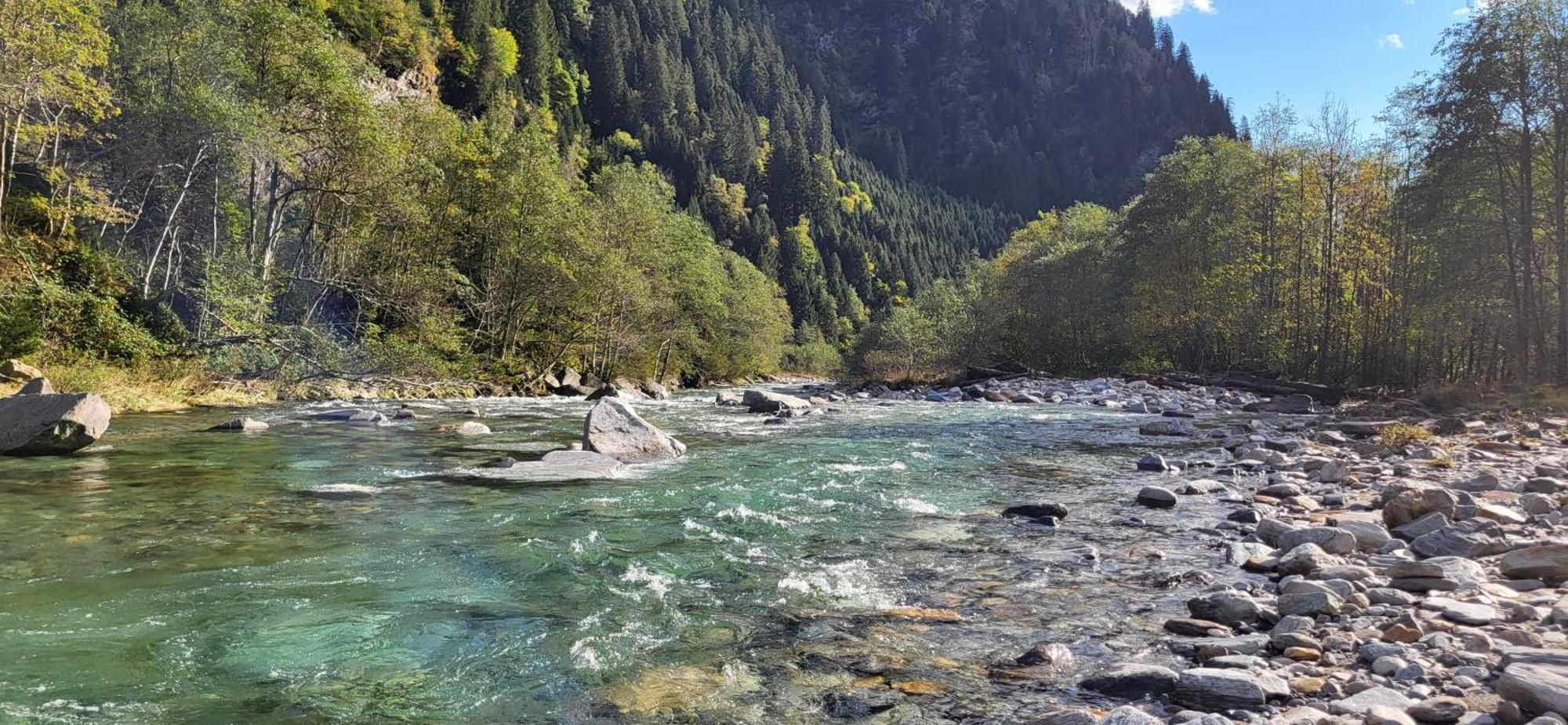 Apartamento Splendido Attico Per Chi Ama Escursioni Nella Natura Grono Exterior foto